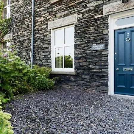 Riverside With Secure Bike Storage Holiday home *