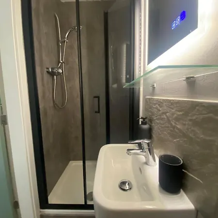 Riverside With Secure Bike Storage Vakantiehuis