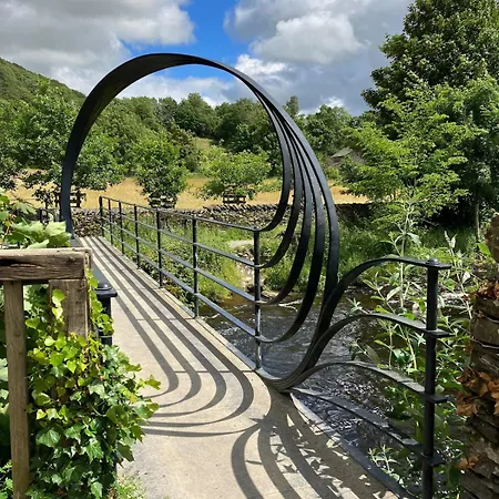 Riverside With Secure Bike Storage Vakantiehuis